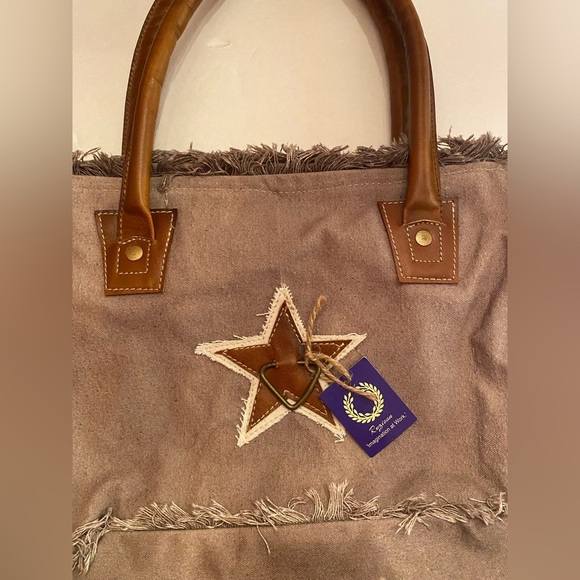 Canvas Tote Bag Star - Small discoloration spot on bottom of bag see pic - Picture 7 of 14
